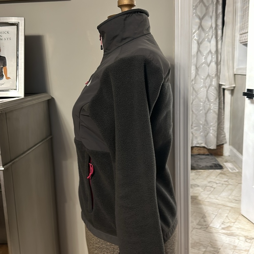 **SOLD ON MERCARI**The North Face Denali gray & pink women’s fleece jacket small - Picture 3 of 11